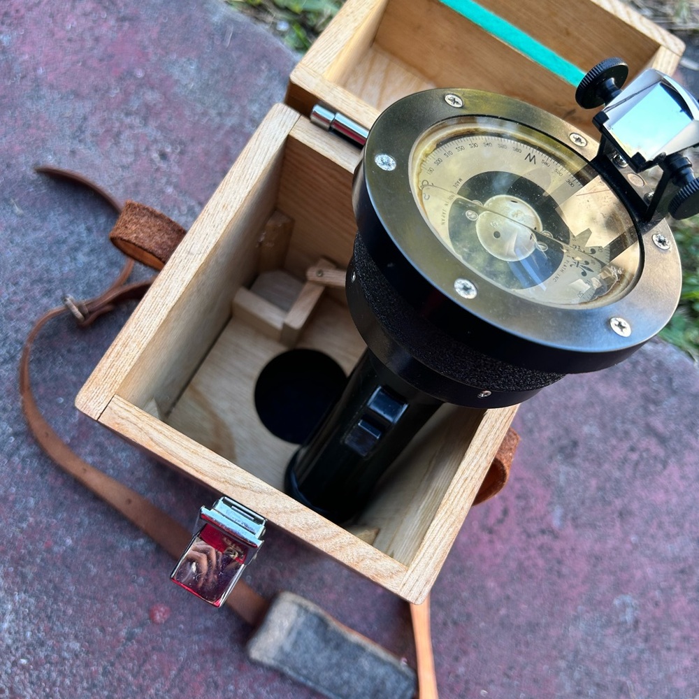 1950s Japan Saura Hand-Held magnetic Bakelite compass VINTAGE MARINE NAVIGATION